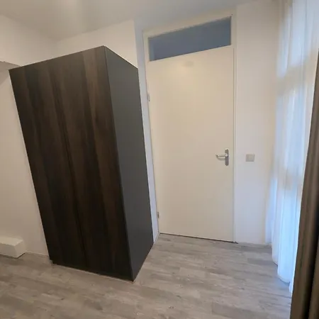 A Cozy And Furnished In Shared Modern Barendrecht