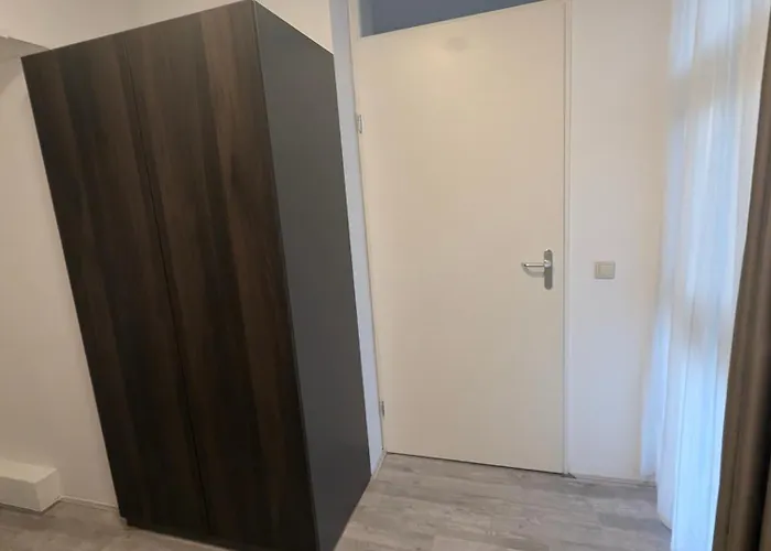 A Cozy And Furnished In Shared Modern Barendrecht