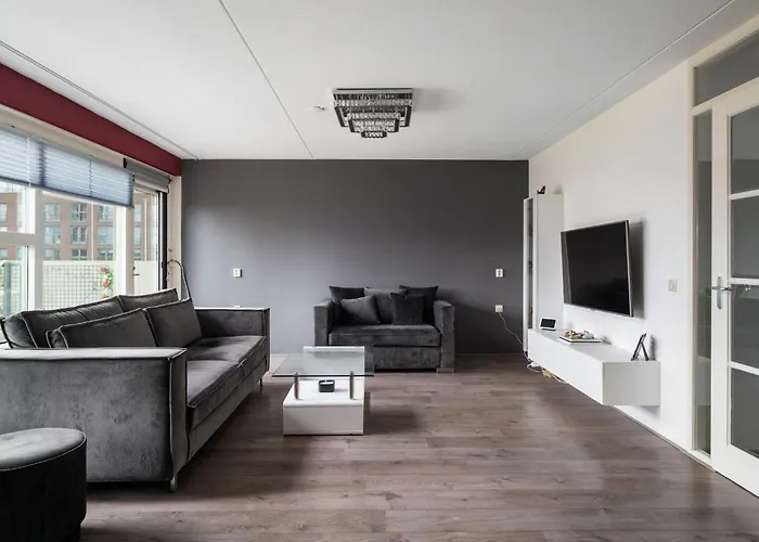 A Cozy And Furnished In Shared Modern Barendrecht