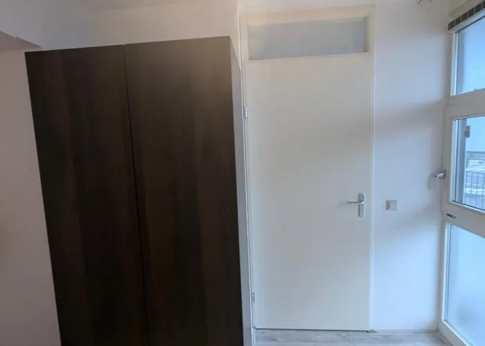 A Cozy And Furnished In Shared Modern * Barendrecht