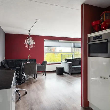 A Cozy And Furnished In Shared Modern Homestay