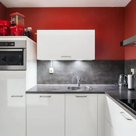 A Cozy And Furnished In Shared Modern Homestay